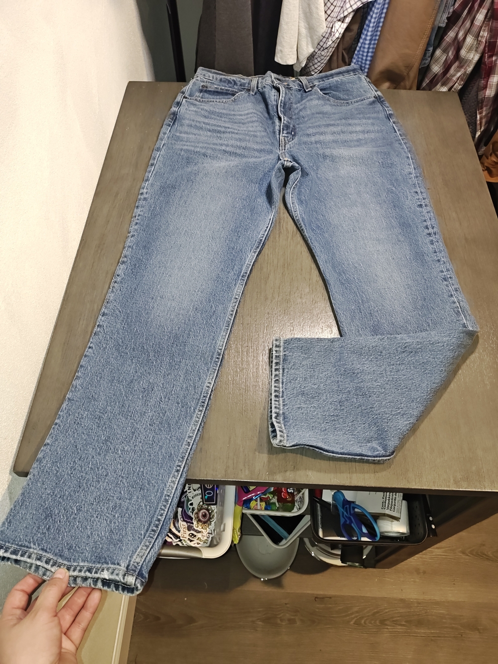 Levi's Woman's 70's Slim Straight Faded Light Blue Jeans Not Very Stretchy